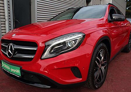 Mercedes-Benz GLA 200 URBAN NIGHT PANORAMA KLIMA XENON PDC 2Hd
