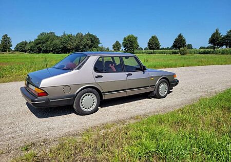 Saab 900 i 16