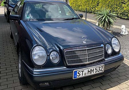 Mercedes-Benz E 200 E-Klasse Elegance