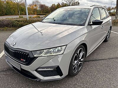 Skoda Octavia Octavia Combi DSG 2.0 TDI RS Plus - PANO - HUD - AHK - MATRIX - KESSY - VIRTUAL COCKPIT - MASSAGE - ALCANTARA