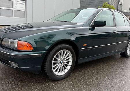 BMW 520 i AUTOMATIK,TÜV,KLIMA,WENIG-KM,PDC,SITZHEIZUN