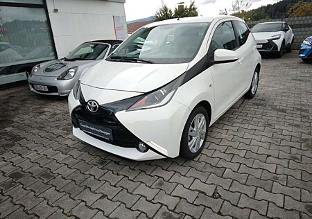 Toyota Aygo x-play touch mit Navigationssystem