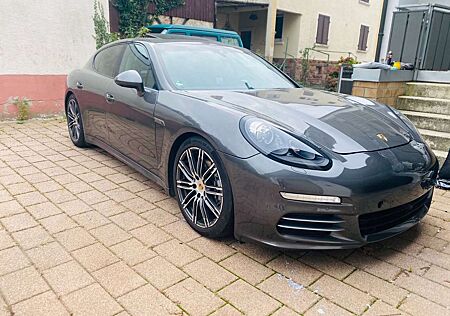 Porsche Panamera 4 PDK Edition