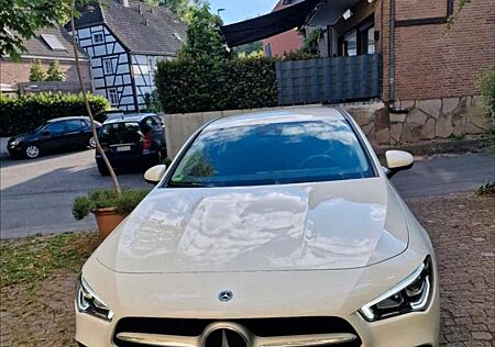 Mercedes-Benz CLA 200 d 4-Matic Luxury Line