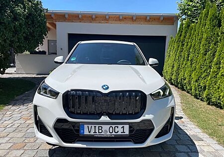 BMW iX1 xDrive30 M Sportpaket