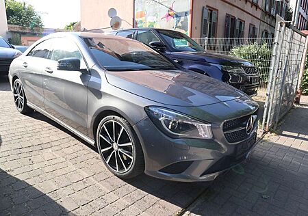 Mercedes-Benz CLA 220 CDI / d/ Bi-Xenon/Leder/Night-Paket/1.H.