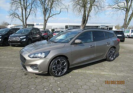 Ford Focus ST Line Turnier + Designpaket 2 + Winterpaket
