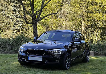 BMW 120 D · xDrive Coupe · Panorama · Leder · Xenon · Sportline