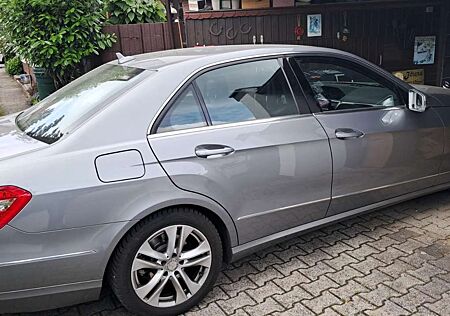 Mercedes-Benz E 200 BlueEFFICIENCY 7G-TRONIC Avantgarde