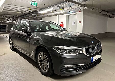 BMW 520 d xDrive HUD CarPlay Pano