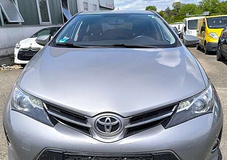 Toyota Auris Life+