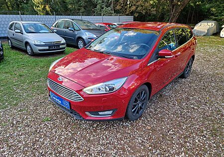 Ford Focus Turnier 56Tkm Xenon 2Hnd Sitzhzg Tempom PDC