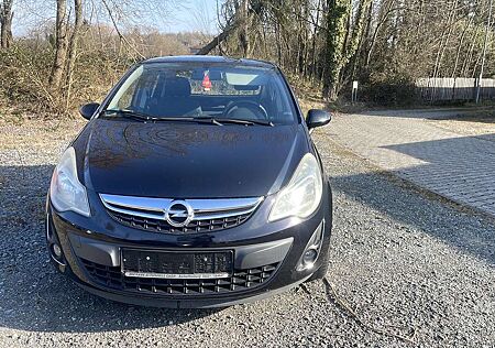 Opel Corsa Satellite Klimaanlage 8-fach bereift