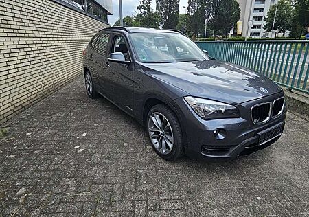 BMW X1 xDrive20i Sport Line AHK Navi Pano Leder 135 kW (1