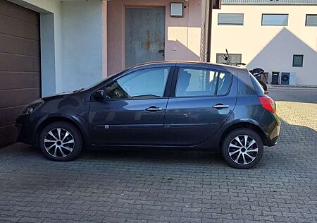 Renault Clio 1.2 16V Authentique