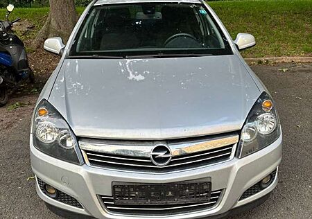 Opel Astra 1.7 Kombi / Diesel / Mit frischer Tüv