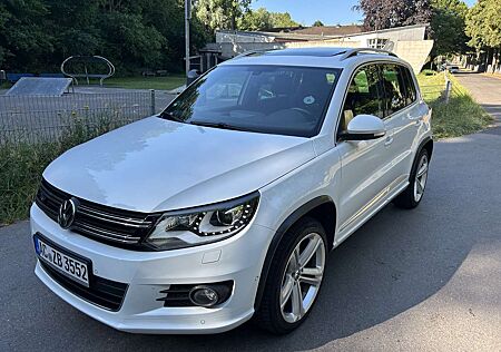 VW Tiguan Volkswagen R-Line DSG 2.0 TDI 4Motion