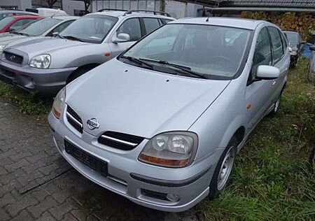 Nissan Almera Tino