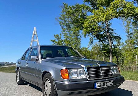 Mercedes-Benz E 300 300 D