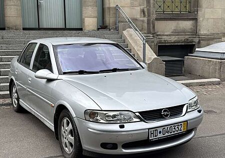 Opel Vectra 1.6 Selection