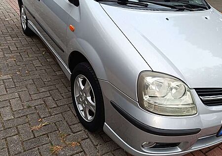 Nissan Almera Tino visia