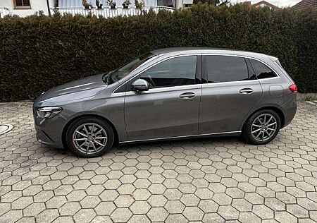 Mercedes-Benz B 220