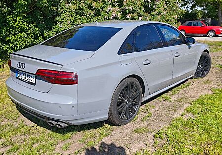 Audi S8 plus