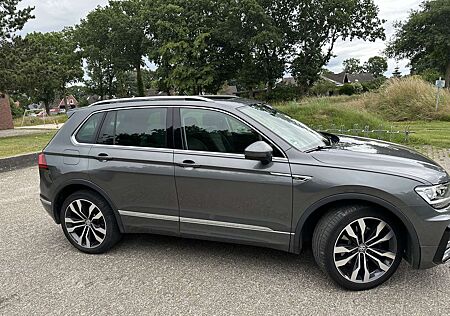 VW Tiguan Volkswagen 2.0 TDI R-Line 4Motion