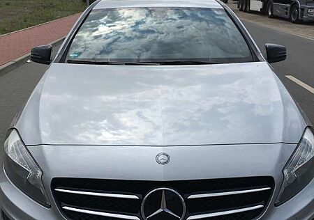 Mercedes-Benz A 180 (BlueEFFICIENCY) 7G-DCT AMG Sport