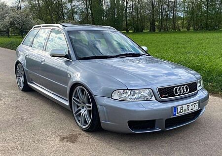 Audi RS4 B5