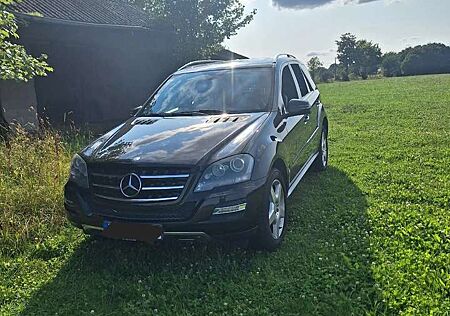 Mercedes-Benz ML 300 CDI 4Matic 7G-TRONIC DPF BlueEFFICIENCY Grand Edit