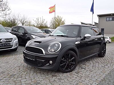 MINI Cooper S /NAVI/TEMPOMAT/PDC/8x BEREIFT