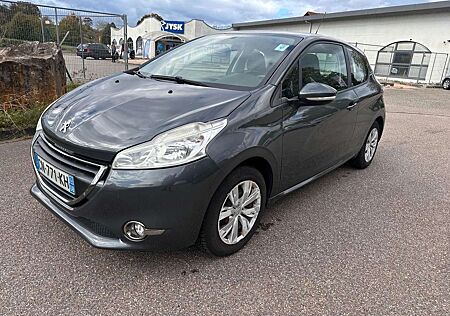 Peugeot 208 Active/Klima/Navi/