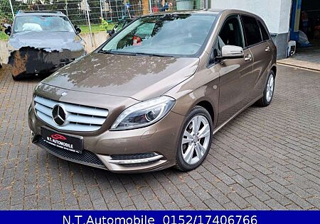 Mercedes-Benz B 200 *NUR 92 TKM*2HAND*NAVI*XENON*2xPDC*SHZ*17 "