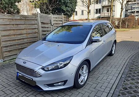 Ford Focus Turnier Turnier 1.0 EcoBoost Start-Stopp-System Titanium