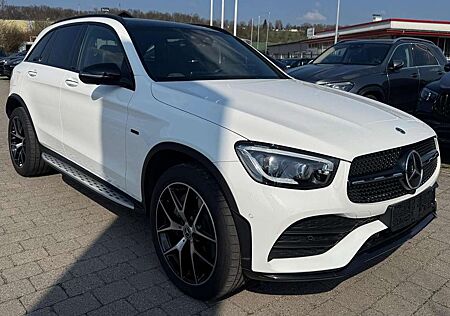 Mercedes-Benz GLC 300 GLC Diesel Plugin Hybrid de 4Matic 9G-TRONIC / PANO / DESIGNO / VOLL