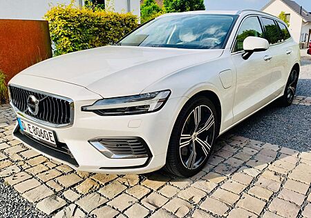 Volvo V60 Inscription T6 HuD, Pano, Harm/Kard, Mass, 19“2x