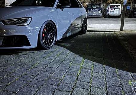 Audi RS3 2.5 TFSI quattro