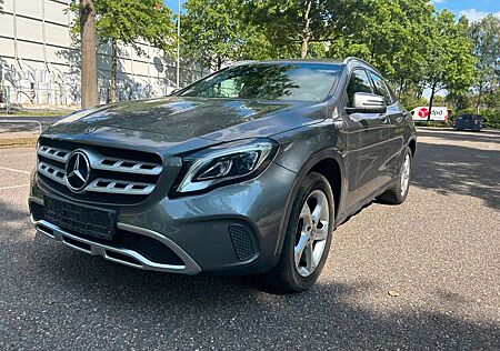 Mercedes-Benz GLA 200 7G-dct Urban Leder/LED/Kam/PTS/Keyless/
