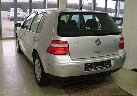 VW Golf Volkswagen 1.6 / Euro 4 / Klimaautomatik / 5 Türig..