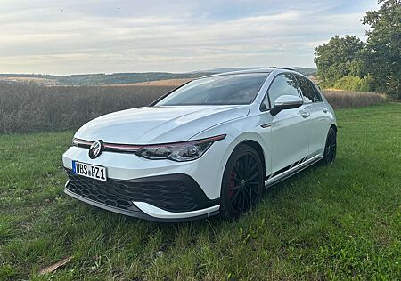VW Golf GTI Volkswagen Clubsport / Akrapovic / Garantie 05/27 / Pano /