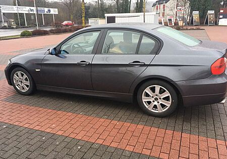 BMW 318i 318 E90