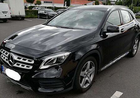 Mercedes-Benz GLA 180 AMG Line