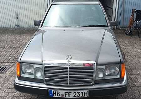 Mercedes-Benz E 230 230+E