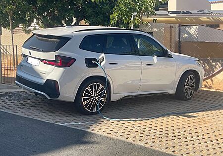 BMW iX1 xDrive30 M Sportpaket