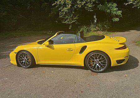 Porsche 991 911 Turbo S Cabriolet racinggelb/Burmester