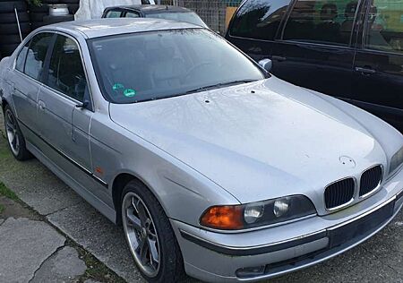 BMW 523 5eryoung Timer Automatik volleder 167543KM TÜV NE