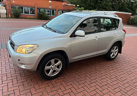 Toyota RAV 4 2.0 4x4 Automatik Executive