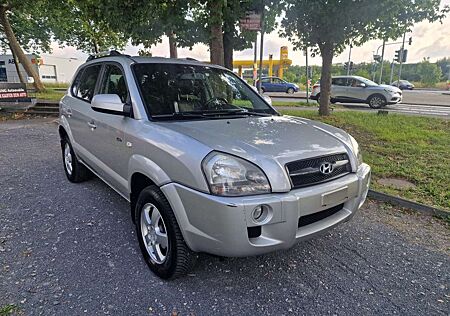 Hyundai Tucson gebraucht kaufen Hyundai Tucson 2.0 CRDi VGT GLS 4 X 4 / Anhängerkupplung