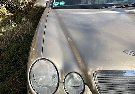 Mercedes-Benz E 240 T Classic